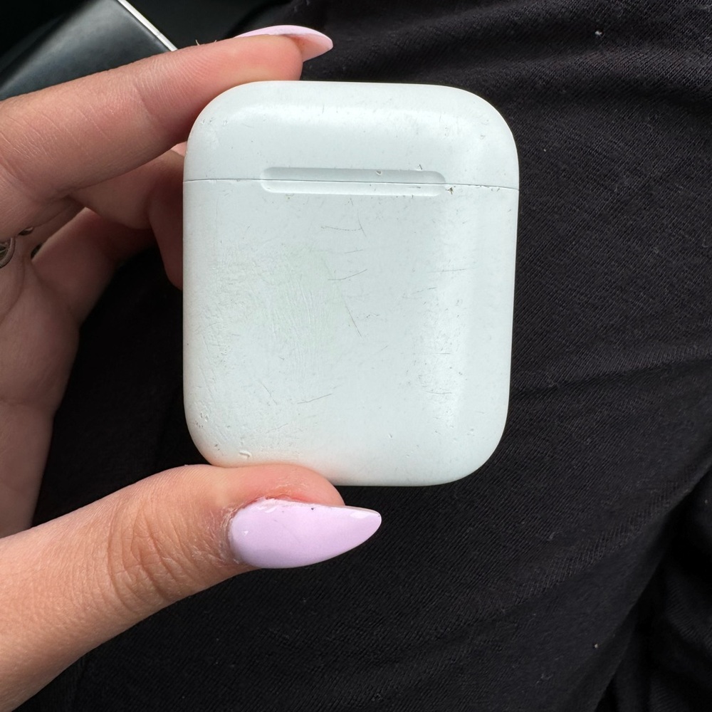 White Wireless Earbuds Case